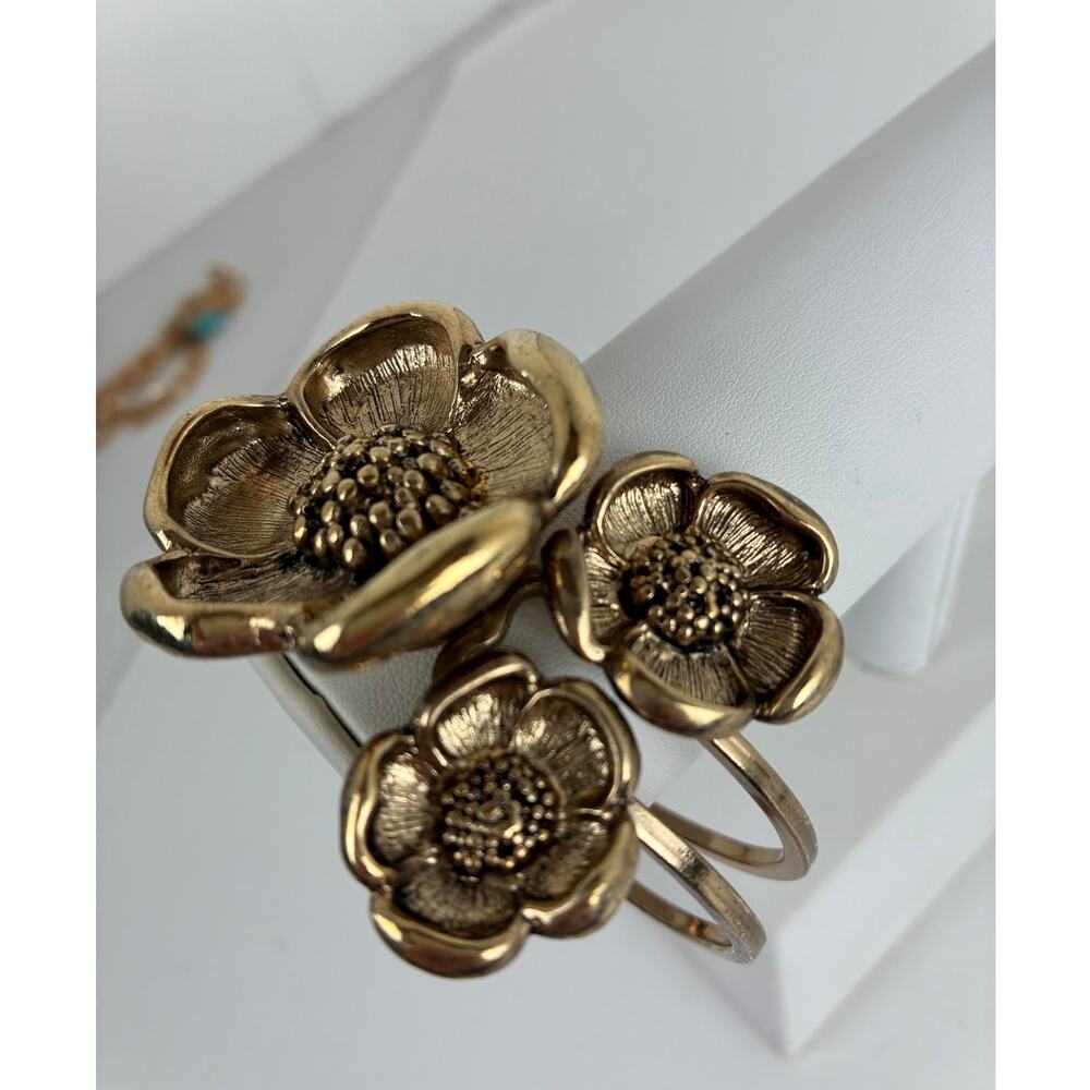 Bracelet Dogwood Flowers Blooming Hinged Cuff  2" Flowers Brass VG Condition